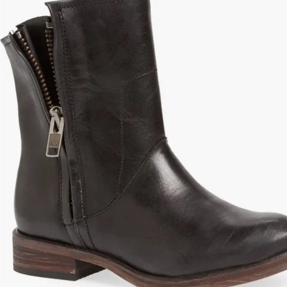Hinge Sheldon Double Zipper Leather Factory Distressed Ankle Boots. Size 8